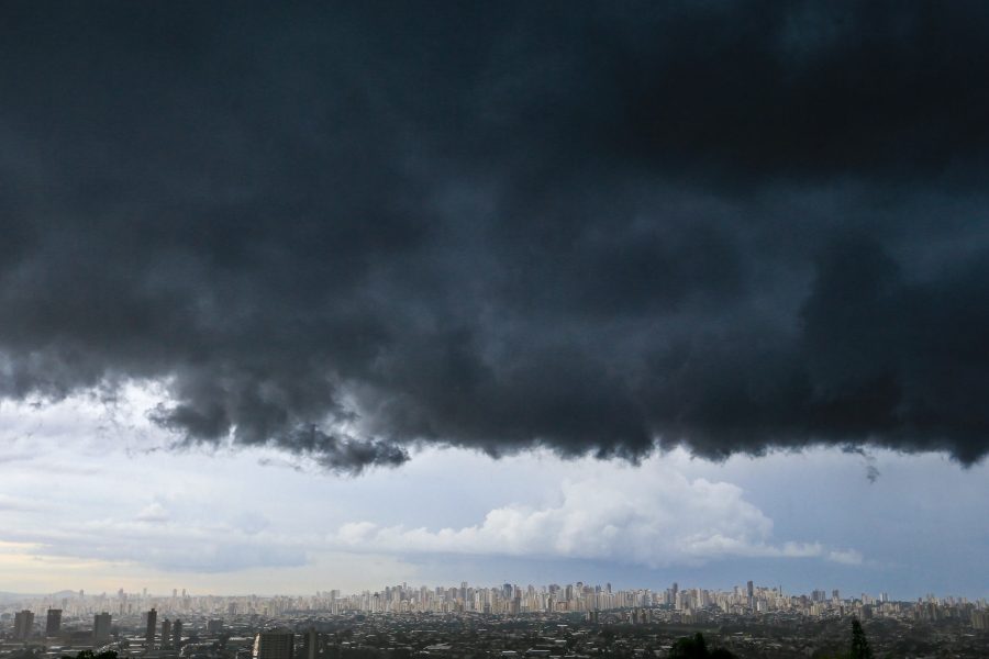 Paraná volta a entrar em alerta de tempestades com chuvas e ventos fortes; veja onde temporais devem ser mais intensos