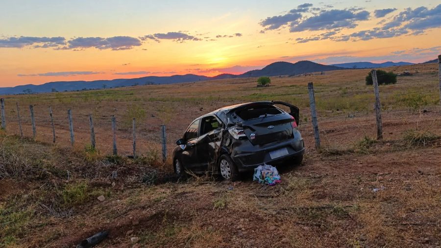 Passageira de 52 anos morre após carro capotar na BR-405, no RN