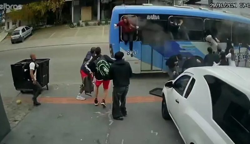 Princípio de incêndio em ônibus causa pânico e feridos em SC