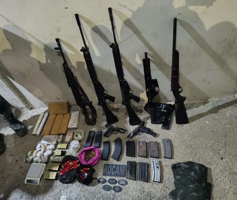 PM apreende quatro fuzis e drogas na Grande Natal