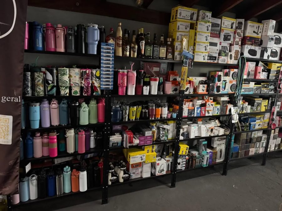 Polícia apreende mais de R$ 18 mil em dinheiro, perfumes e aparelhos eletrônicos importados em Penápolis