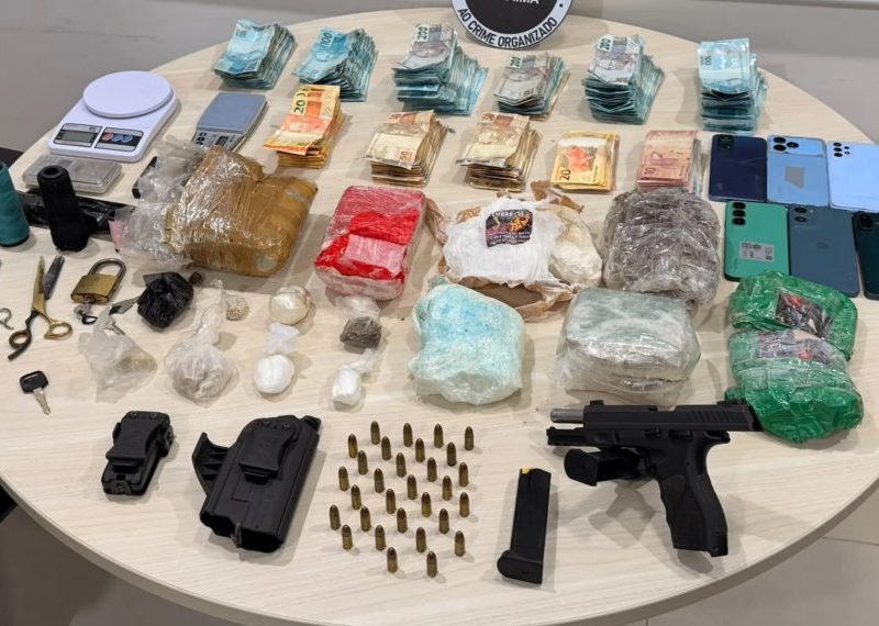 Quatro homens são presos com 2,5 kg de drogas, uma arma e R$ 35 mil em Rorainópolis