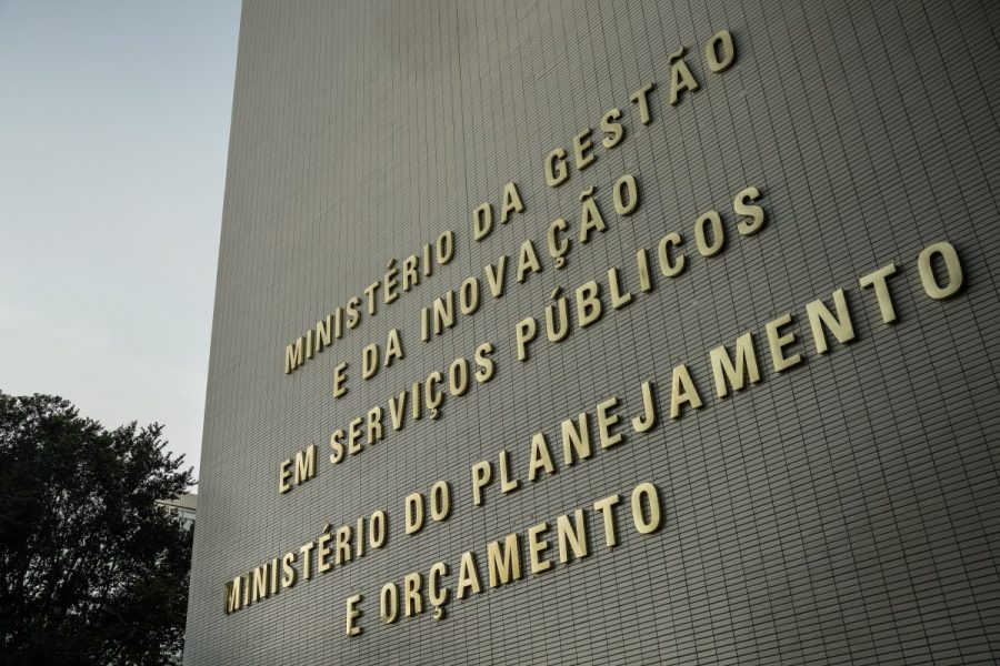 Reeleito, Lula precisa remanejar R$ 20 bilhões do Orçamento para bondades