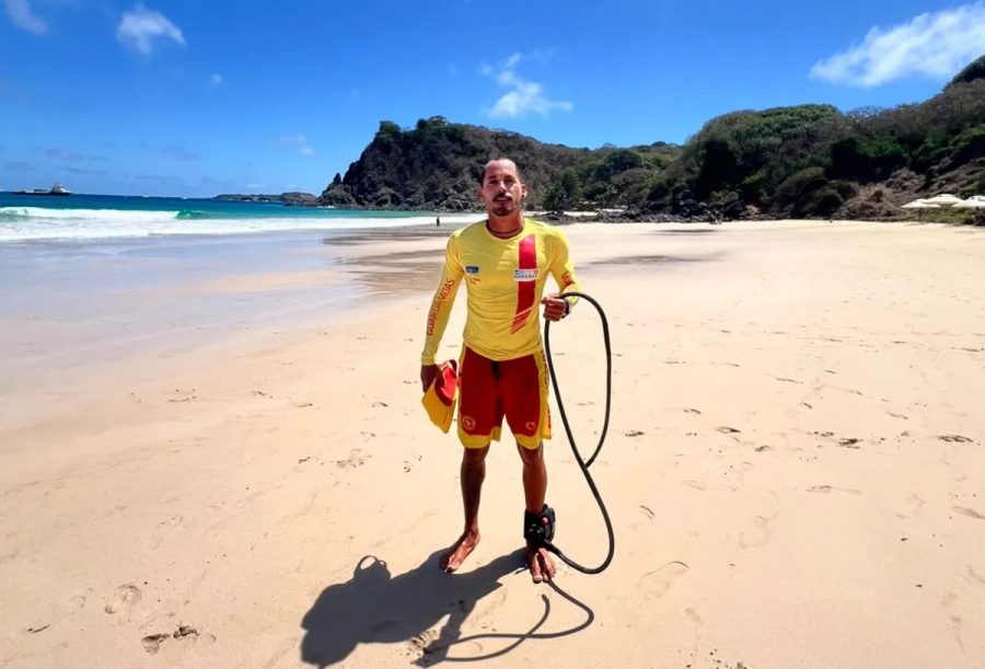 Repelente de tubarões é testado em Fernando de Noronha para reforçar segurança no mar