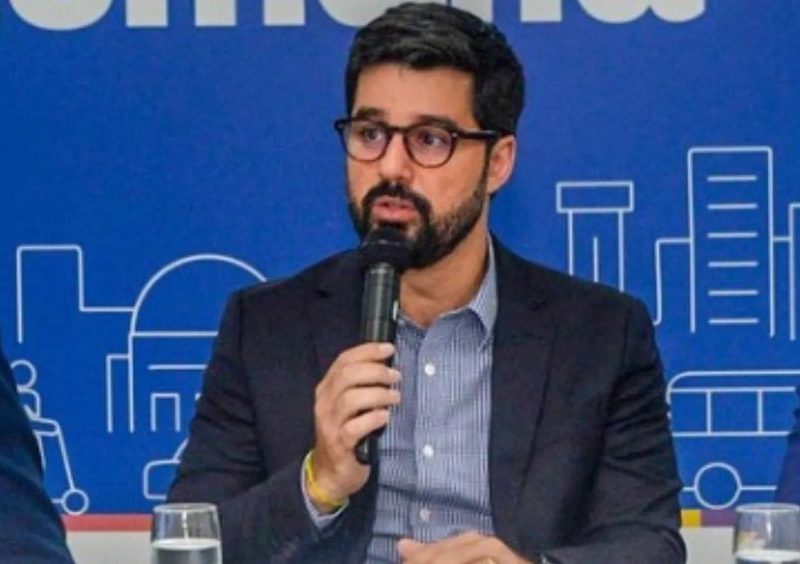 Ônibus retidos em Salvador: secretário de mobilidade se explica