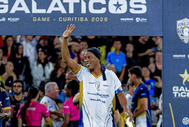 Ronaldinho Gaúcho retorna ao futebol profissional pelo Ravenna