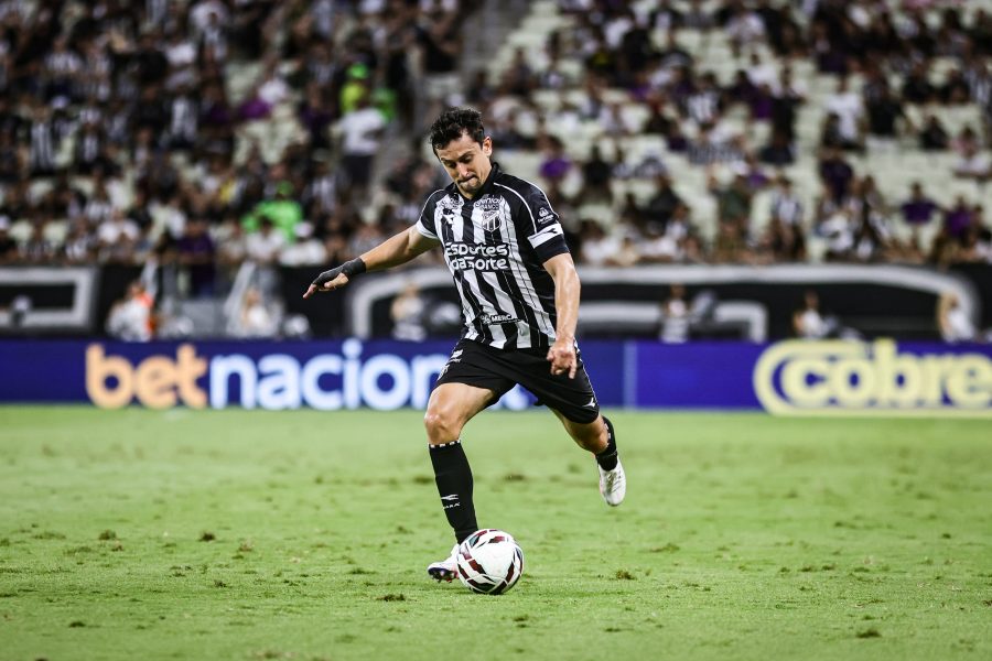 Sanchez será avaliado por suspeita de lesão ligamentar no joelho após lance em jogo do Ceará