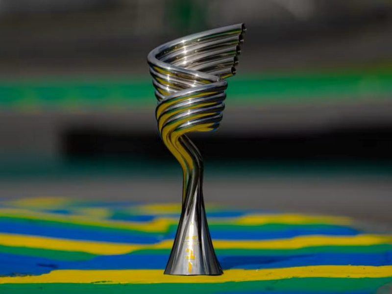 GP de São Paulo: conheça o troféu inspirado em Senna e motores V10