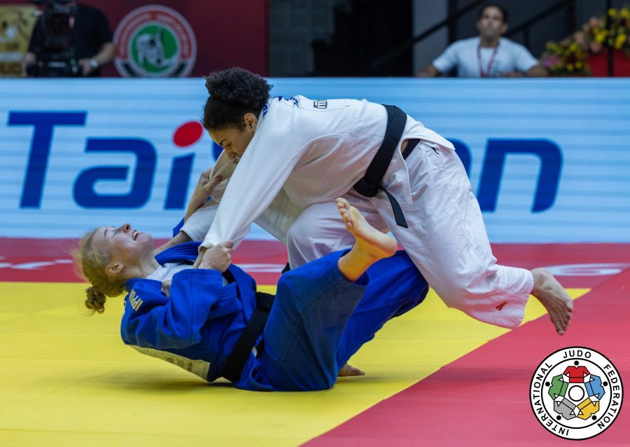 Shirlen Nascimento conquista a prata no Grand Slam de judô de Abu Dhabi e dá salto no ranking