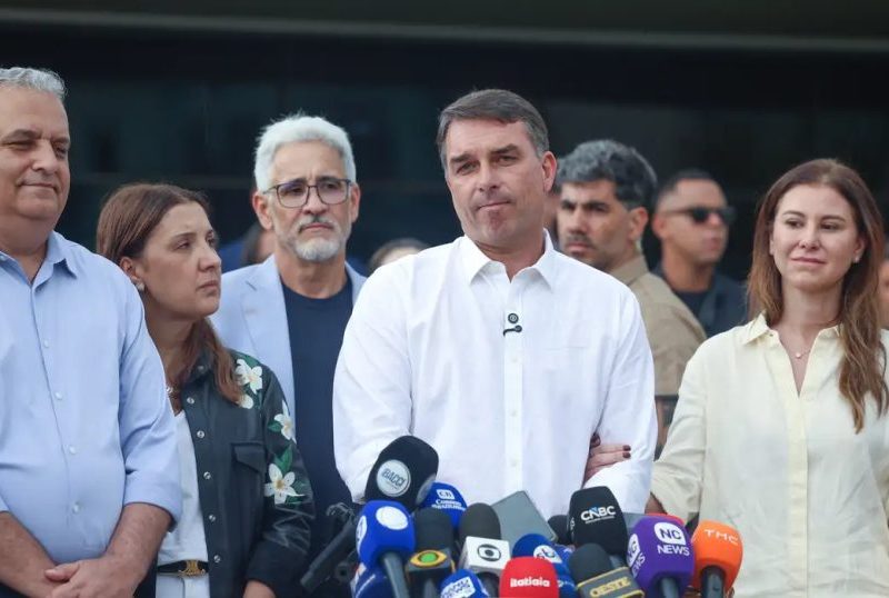 STF nega ter ordenado buscas em endereços de Flávio Bolsonaro