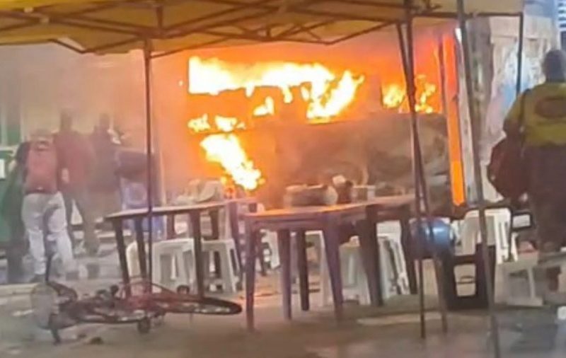 Incêndio destrói trailer de comida mineira na Serra