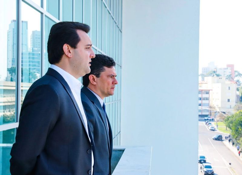 Transição entre governo de Ratinho Junior (PSD) e de Sergio Moro (PL) começa em novembro, com equipe de 20 pessoas