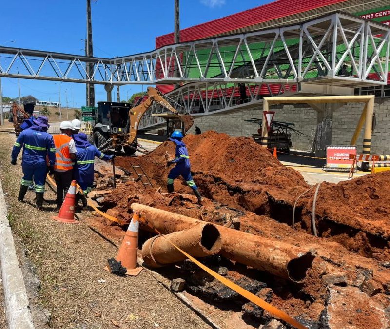 BR-101 interditada em Natal após vazamento de água