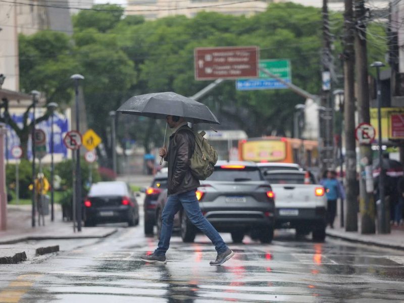 Veja quais são as 76 cidades que ficaram de fora do alerta de tempestade no Paraná