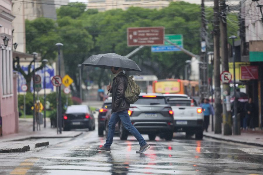 Veja quais são as 76 cidades que ficaram de fora do alerta de tempestade no Paraná