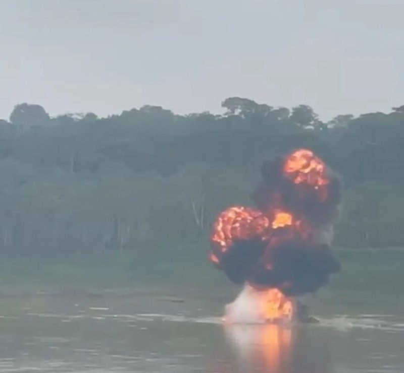 Vídeo mostra explosões durante destruição de dragas do garimpo ilegal no rio Madeira, em RO