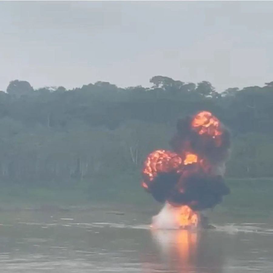 Vídeo mostra explosões durante destruição de dragas do garimpo ilegal no rio Madeira, em RO