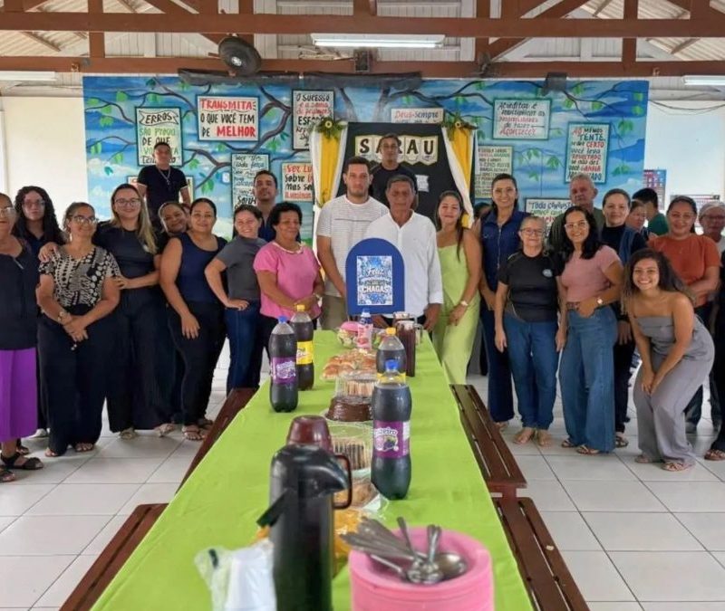 Porteiro ganha homenagem emocionante após 40 anos no Acre